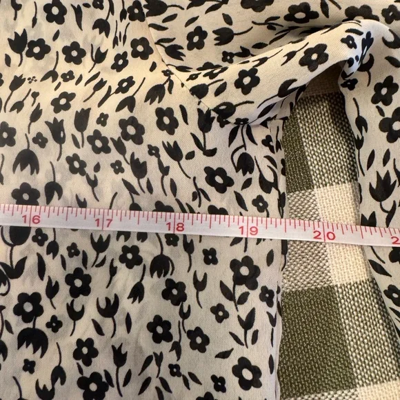 Shawna Lea Floral Top - Picture 8 of 11